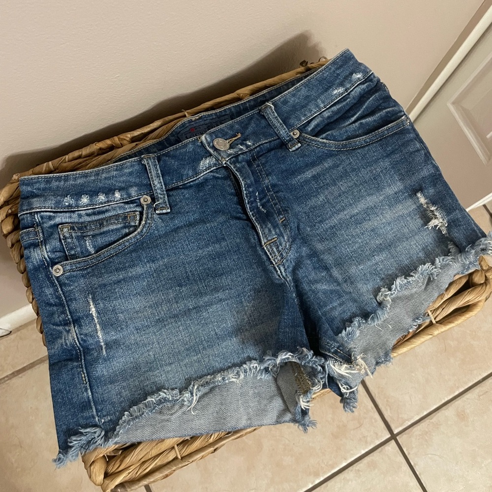 Lucky Brand Distressed Jean shorts 2/26